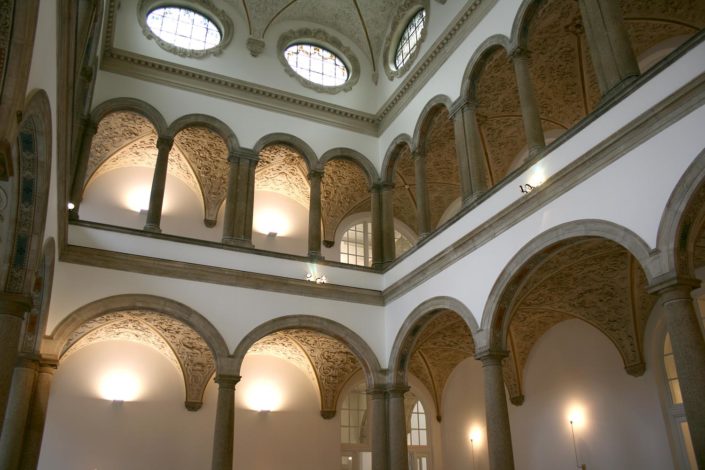 Interieur de monumentale bibliotheek van de TU Delft